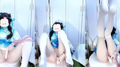 粉嫩白虎，推特萝莉风，百变福利姬【啵啵兔】裸舞道具紫薇户外露出尿尿 (1)